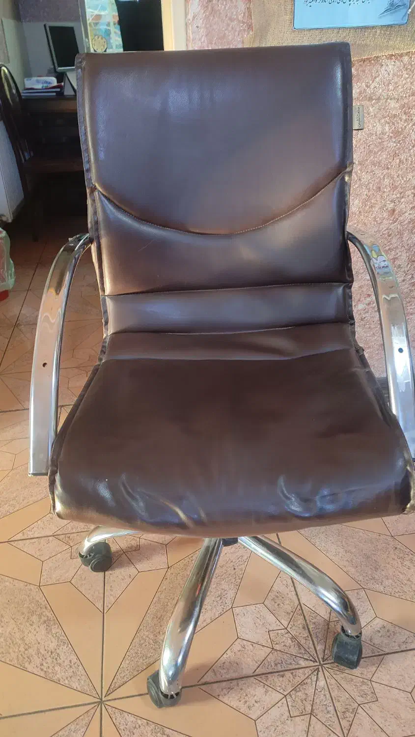 صندلی چرخ دار|صندلی و نیمکت|قدس, شهرقدس|دیوار