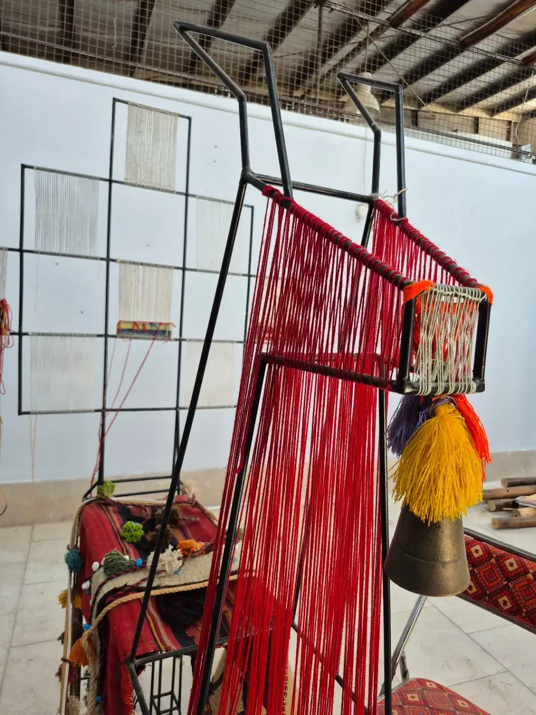 مجسمه فلزی نماد بز کوهی در گلیم سیرجان|گلیم، جاجیم، گبه|کرمان, |دیوار