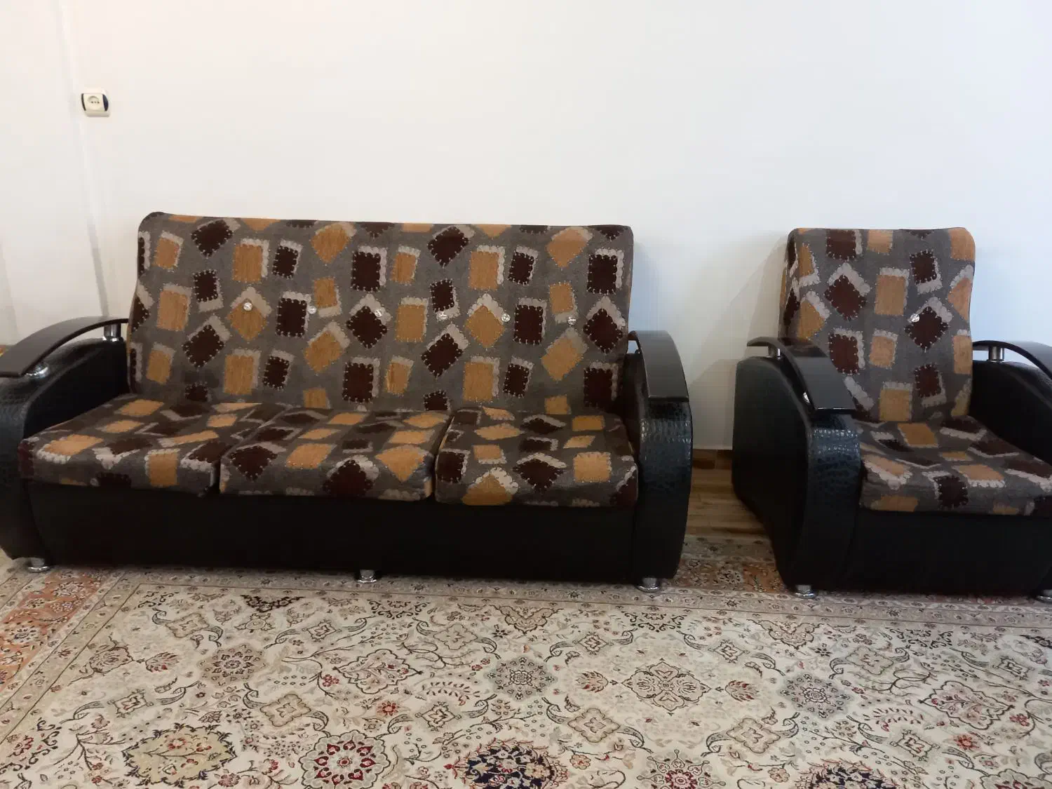 مبل ۷ نفره|مبلمان خانگی و میز عسلی|رشت, استقامت ۲|دیوار