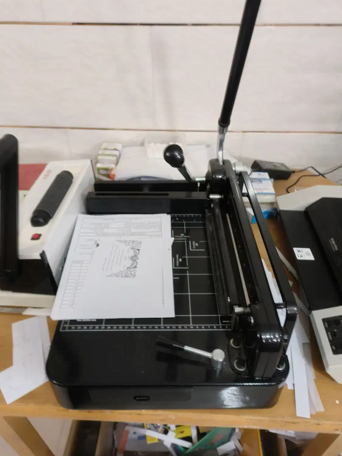 فنر زن،منگنه زن و دستگاه لمینت و گیوتین و پانچ زن|فروشگاه و مغازه|ابریشم, |دیوار