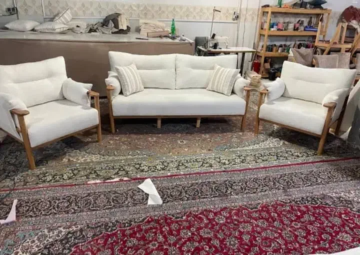 نیازمند زیرکار زن مبل|استخدام صنعتی، فنی، مهندسی|شیراز, دشت چنار|دیوار