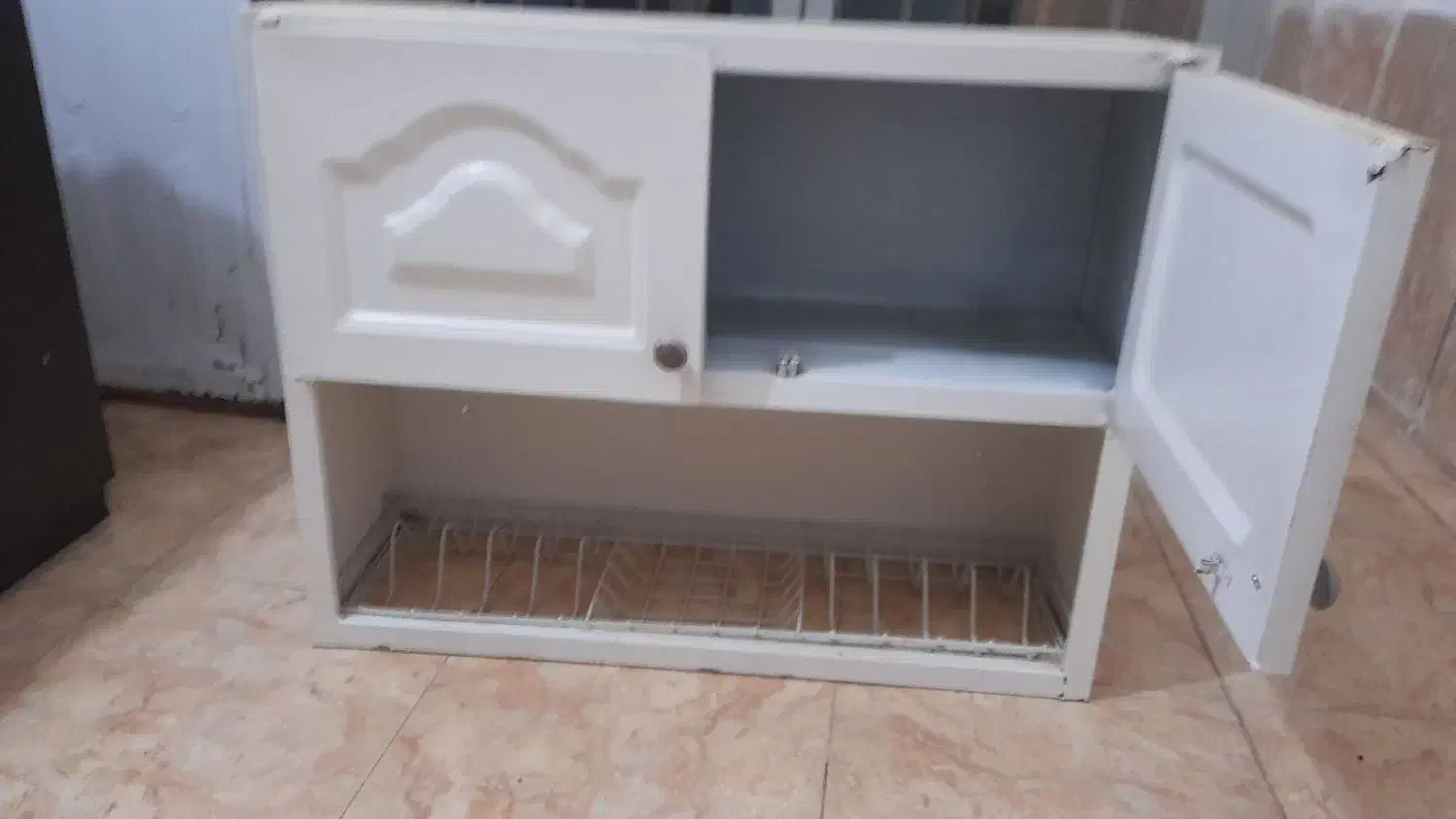 کا بینت ابچکان|آب‌چکان و نظم‌دهنده ظروف|اسالم, |دیوار