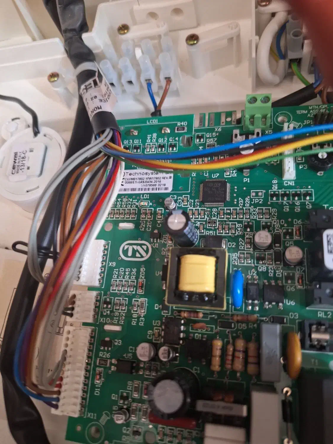 تعمیرات پکیج|آبگرمکن، پکیج، شوفاژ|سنندج, |دیوار