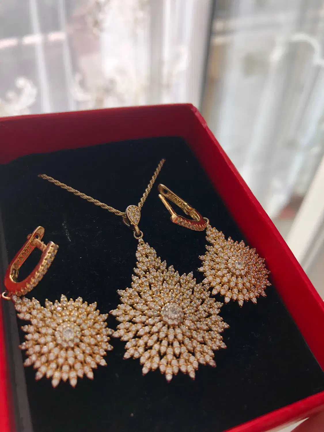 نیم ست طرح خورشید نقره ابکاری طلا|جواهرات|کرج, باغستان|دیوار