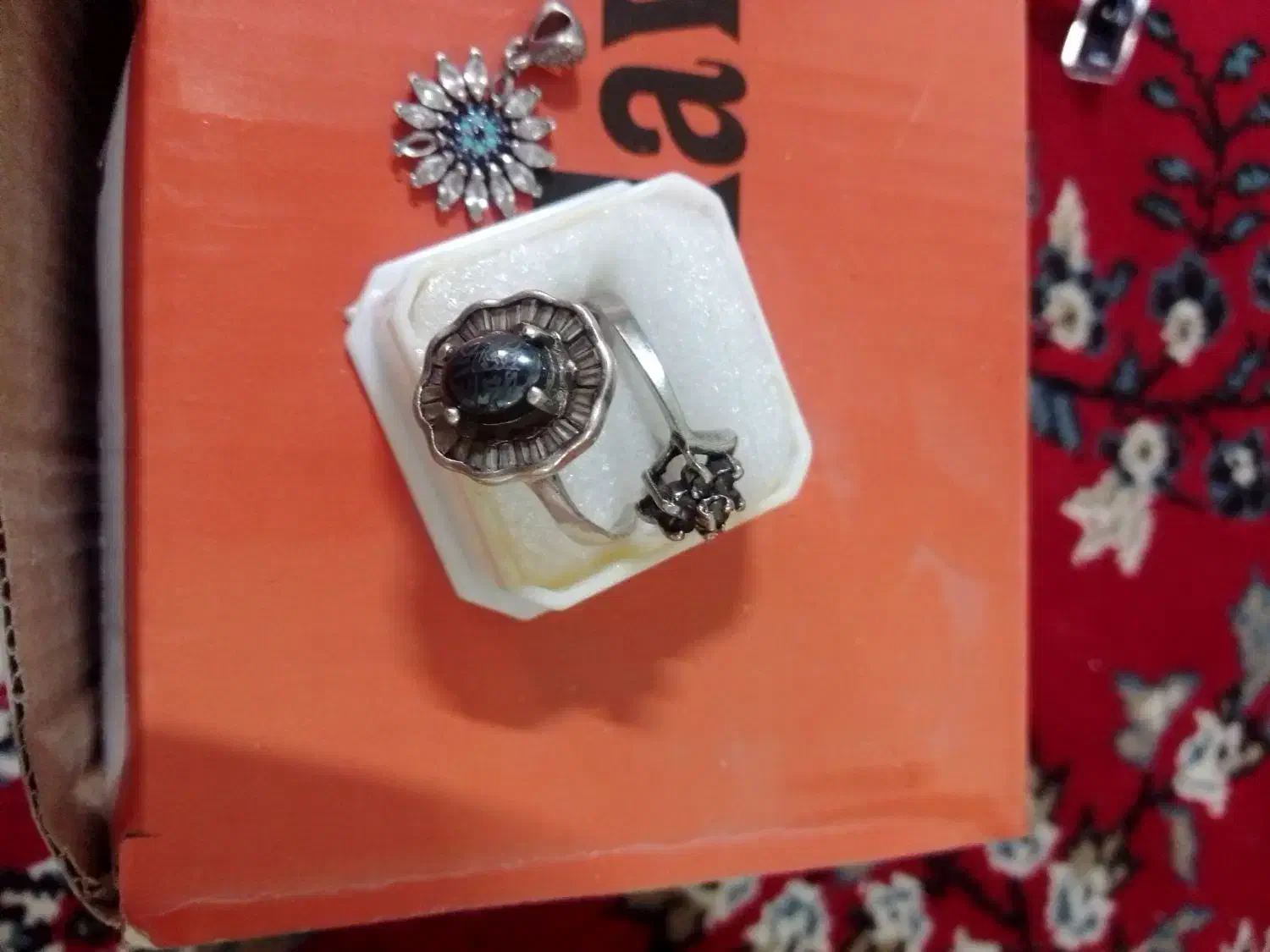 انگشتر و گردنبند نقره کم کاروعالی|جواهرات|یزد, |دیوار