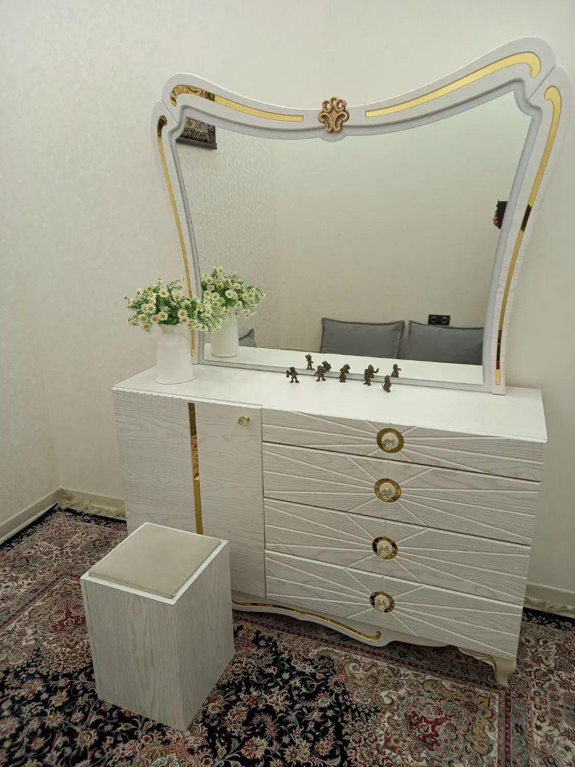 دراور و اینه وصندلی آرایش|جاکفشی، کمد، دراور|گلبهار, شهر جدید گلبهار|دیوار