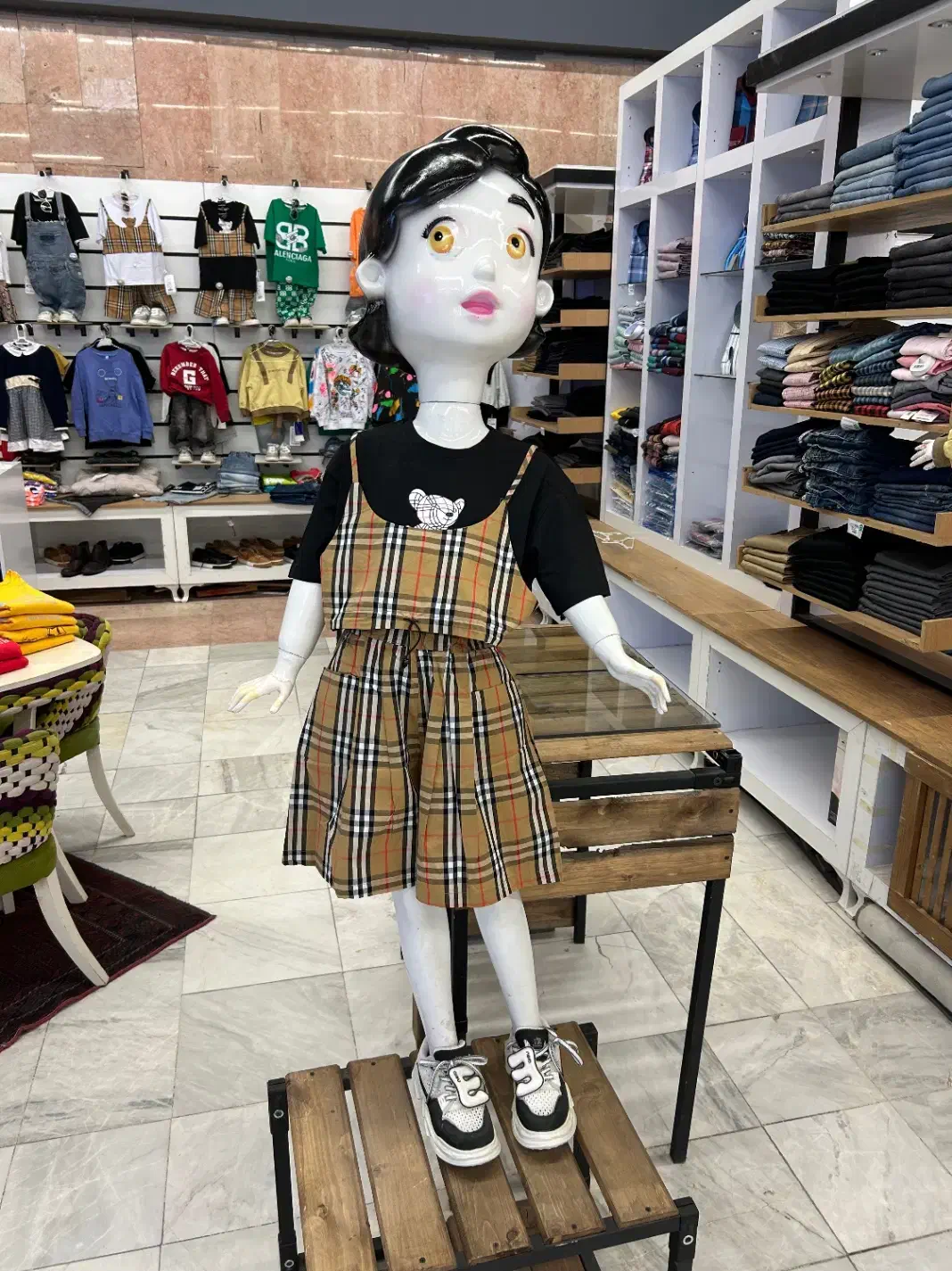 دکور مغازه پوشاک|فروشگاه و مغازه|اصفهان, عطار نیشابوری|دیوار