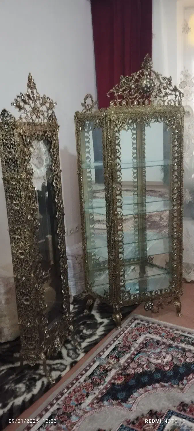 با سلام یک بوفه و ساعت خیلی شیک تمیزی هست|بوفه، ویترین، کنسول|قره قوین, |دیوار