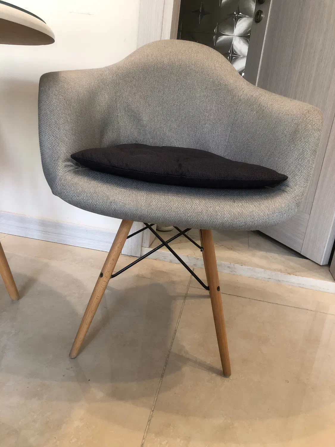 دو صندلی خارجی با میز و شیشه روی میز|میز و صندلی غذاخوری|تهران, زعفرانیه|دیوار