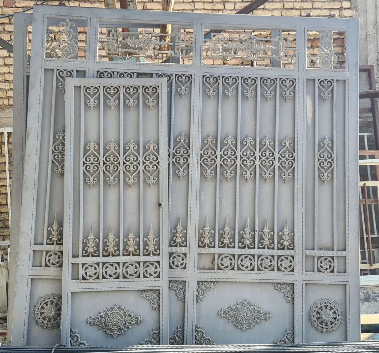 درب ریلی نو ضد زنگ خورده.فرفورژه|مصالح و تجهیزات ساختمان|لنجان, |دیوار