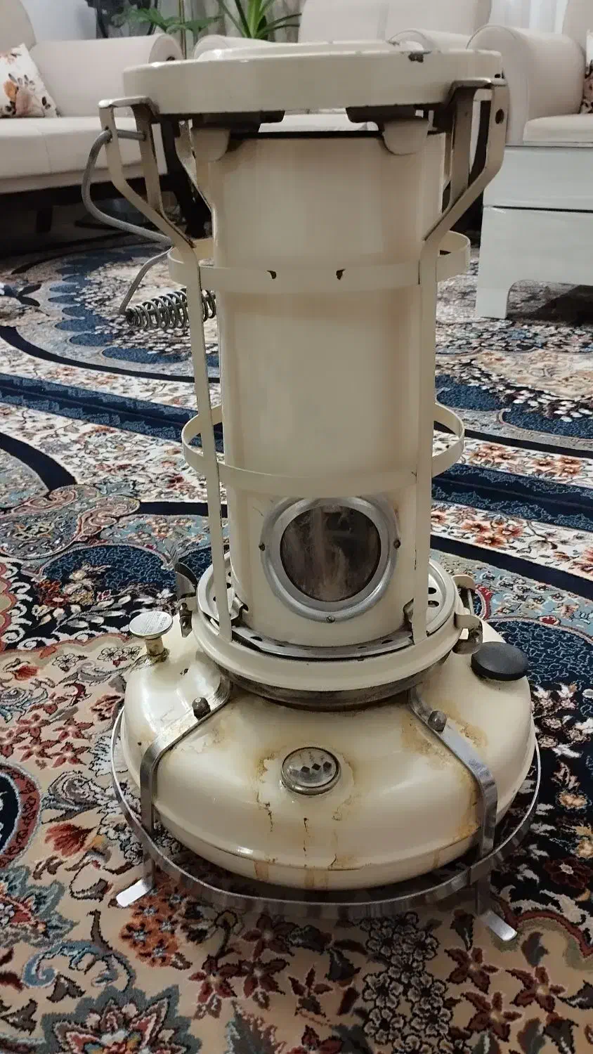 چراغ نفتی قدیمی|کلکسیون اشیاء عتیقه|بروجرد, |دیوار