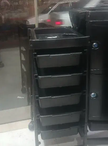 تجهیزات ارایشی، ارایشگاهی|آرایشگاه و سالنهای زیبایی|بروجرد, |دیوار