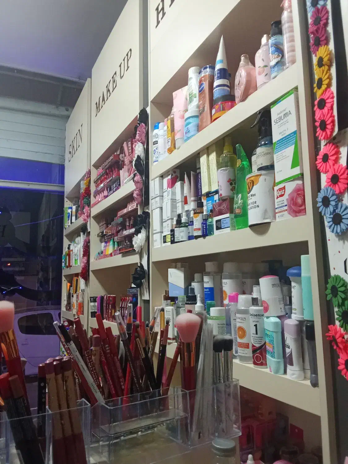 نیازمند فروشنده آرایشی|استخدام بازاریابی و فروش|تربتحیدریه, شهرک ولیعصر|دیوار