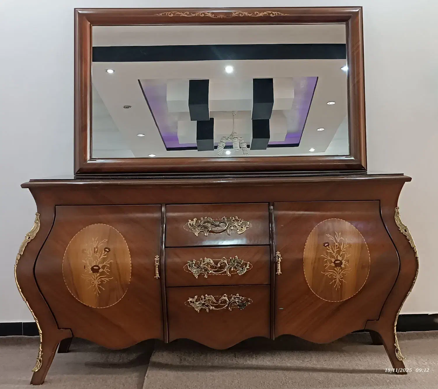 آینه و کنسول نو. مناسب جهیزیه|بوفه، ویترین، کنسول|میاندوآب, |دیوار