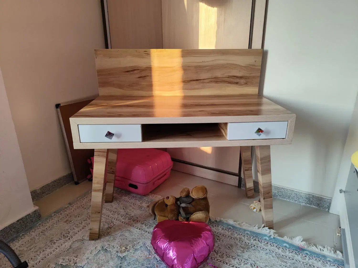 میز مطالعه|میز تحریر و کامپیوتر|پردیس, فاز ۱|دیوار