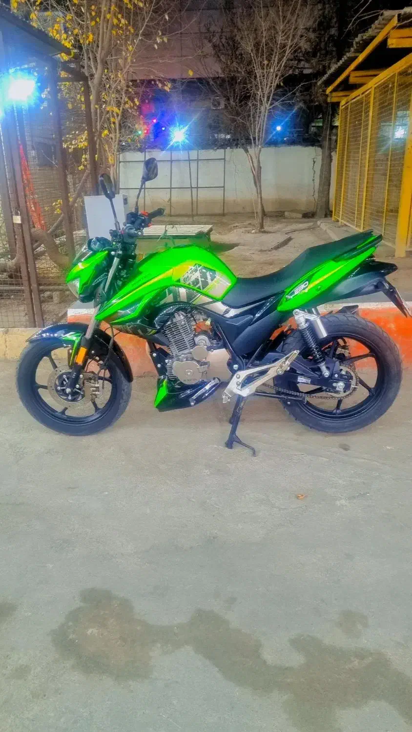 زونتس ۲۳۰|موتورسیکلت|ری, شهادت|دیوار