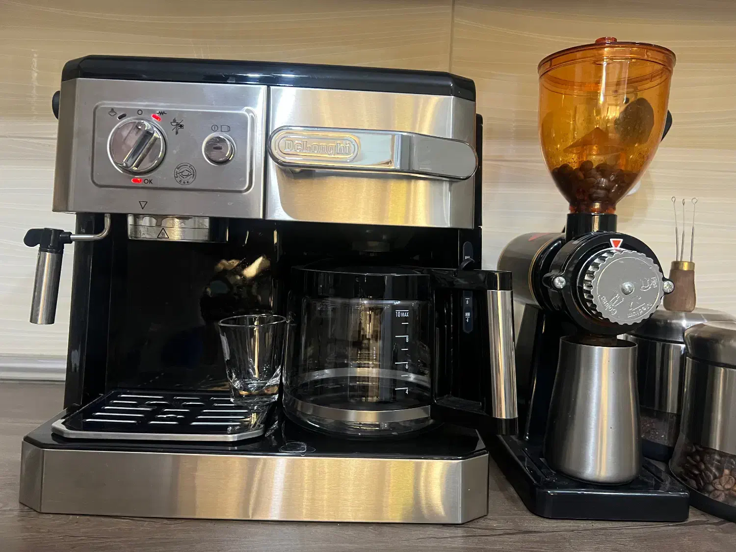 دستگاه قهوه ساز دلونگی با اسیاب|سماور، چایساز، قهوهساز|بروجرد, |دیوار