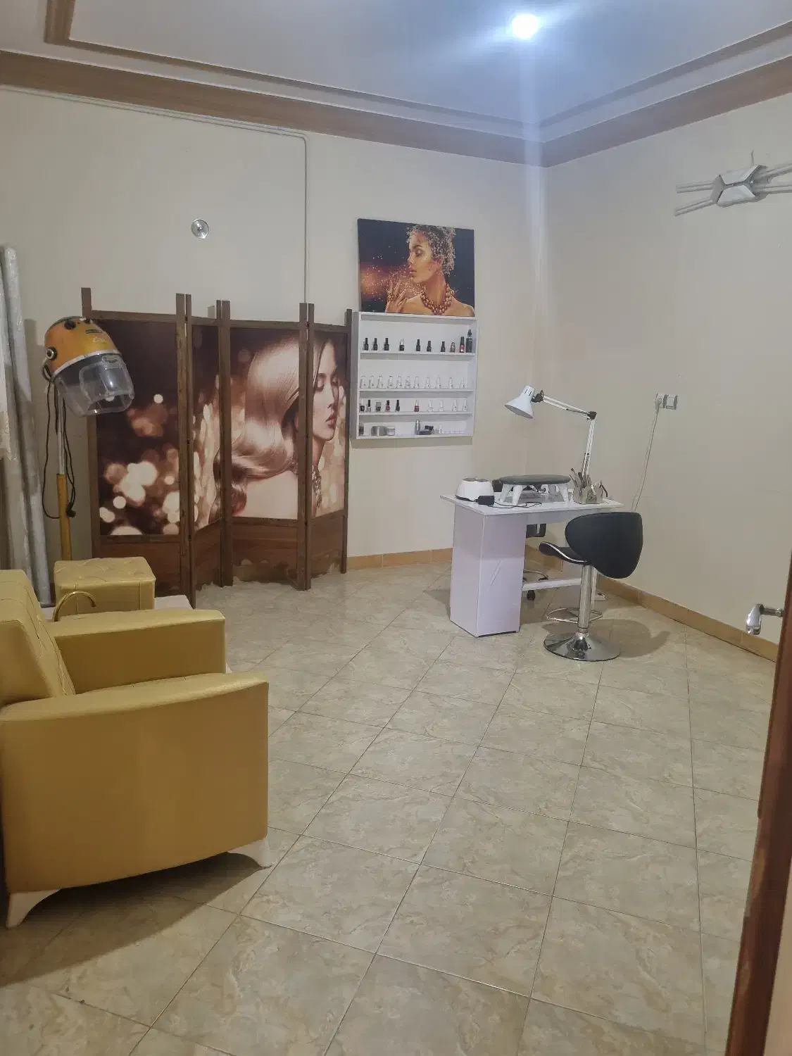 واحد خیابان شهدا جهت دفتر وکالت آرایشگاه مطب پزشکی|اجارهٔ دفتر کار، اتاق اداری، مطب|بروجرد, |دیوار