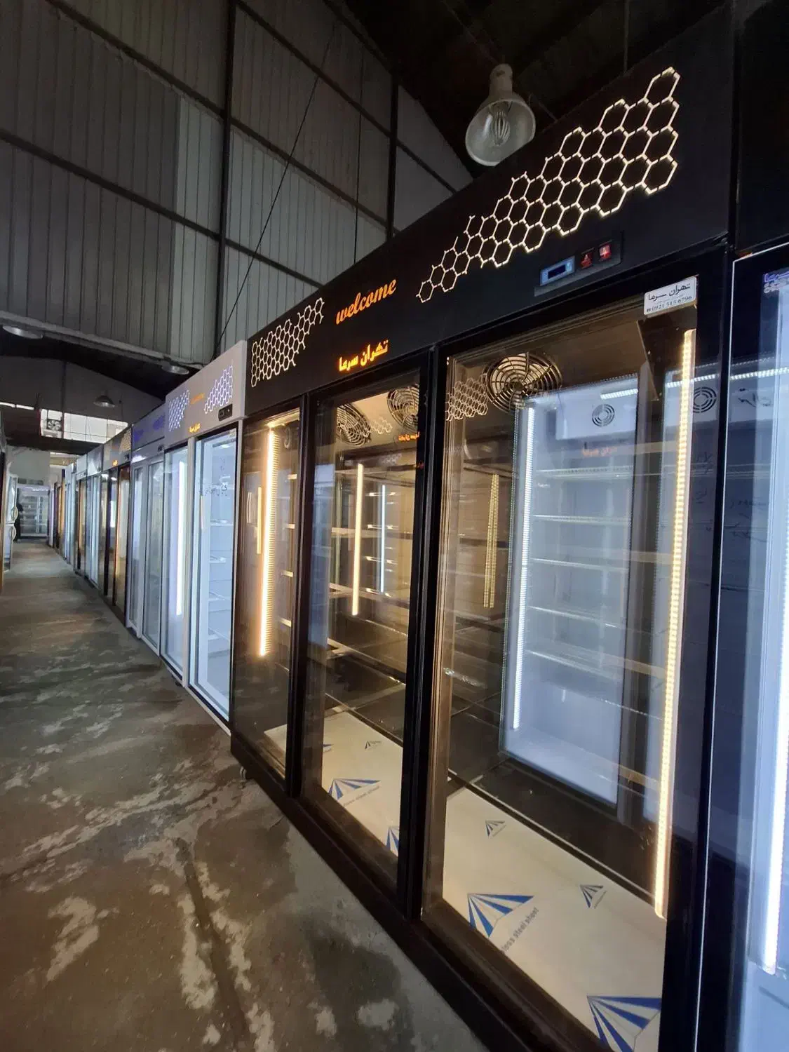 یخچال فروشگاهی ۲متری ۳ ایستاده ویترینی وان مشکی|فروشگاه و مغازه|مشهد, فدک|دیوار
