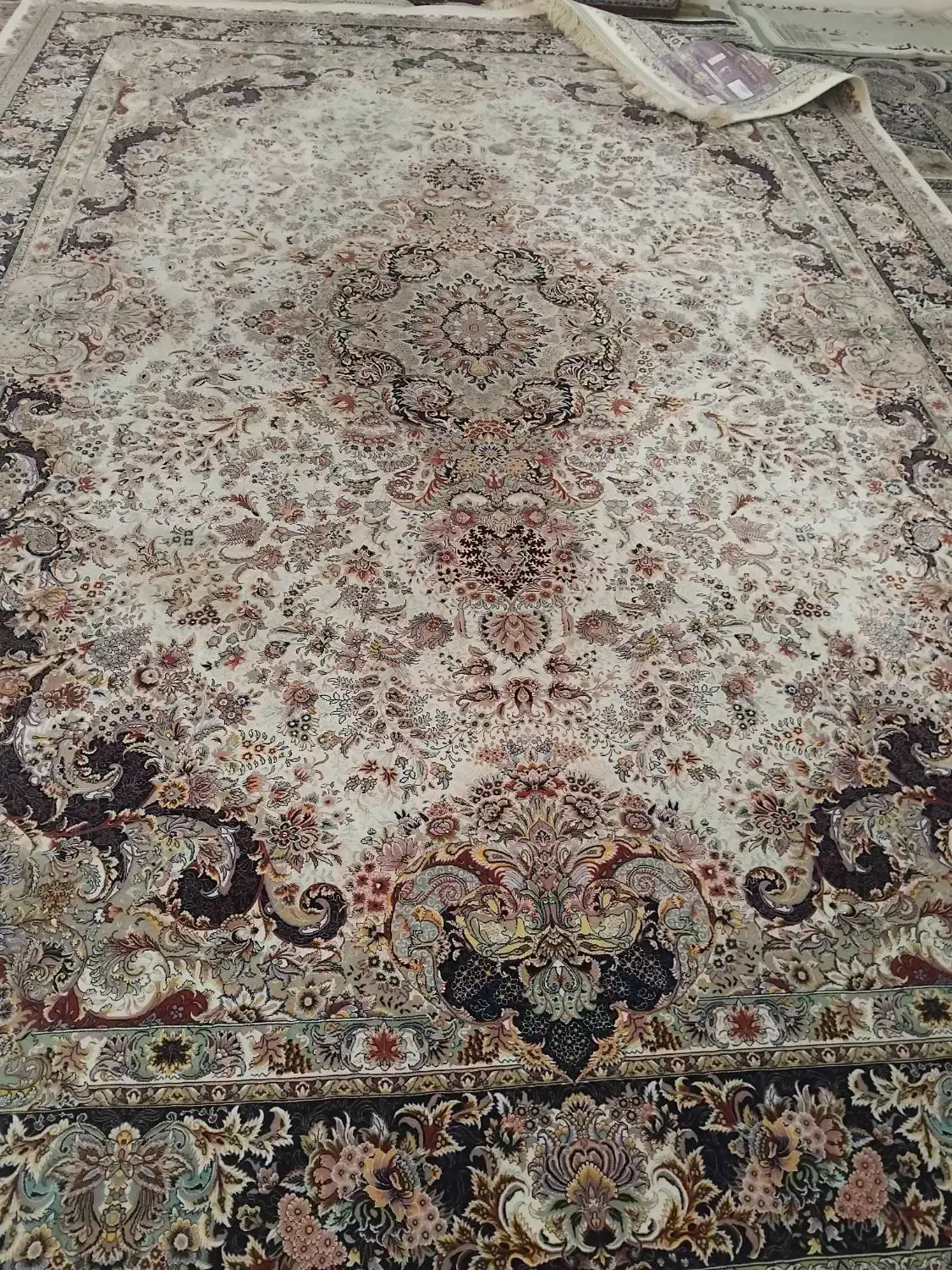 فرش ۹ متری قیطران ۱۲۰۰ شانه|فرش|قم, تولید دارو و یخچال|دیوار