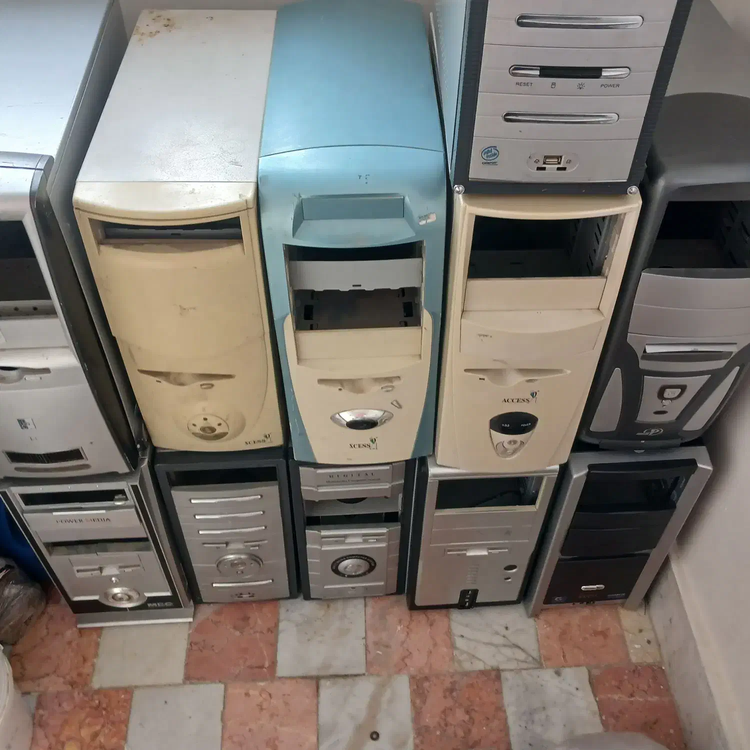 تعداد ۱۲ عدد قاب کیس خالی بدون قطعه|قطعات و لوازم جانبی رایانه|زنجان, |دیوار