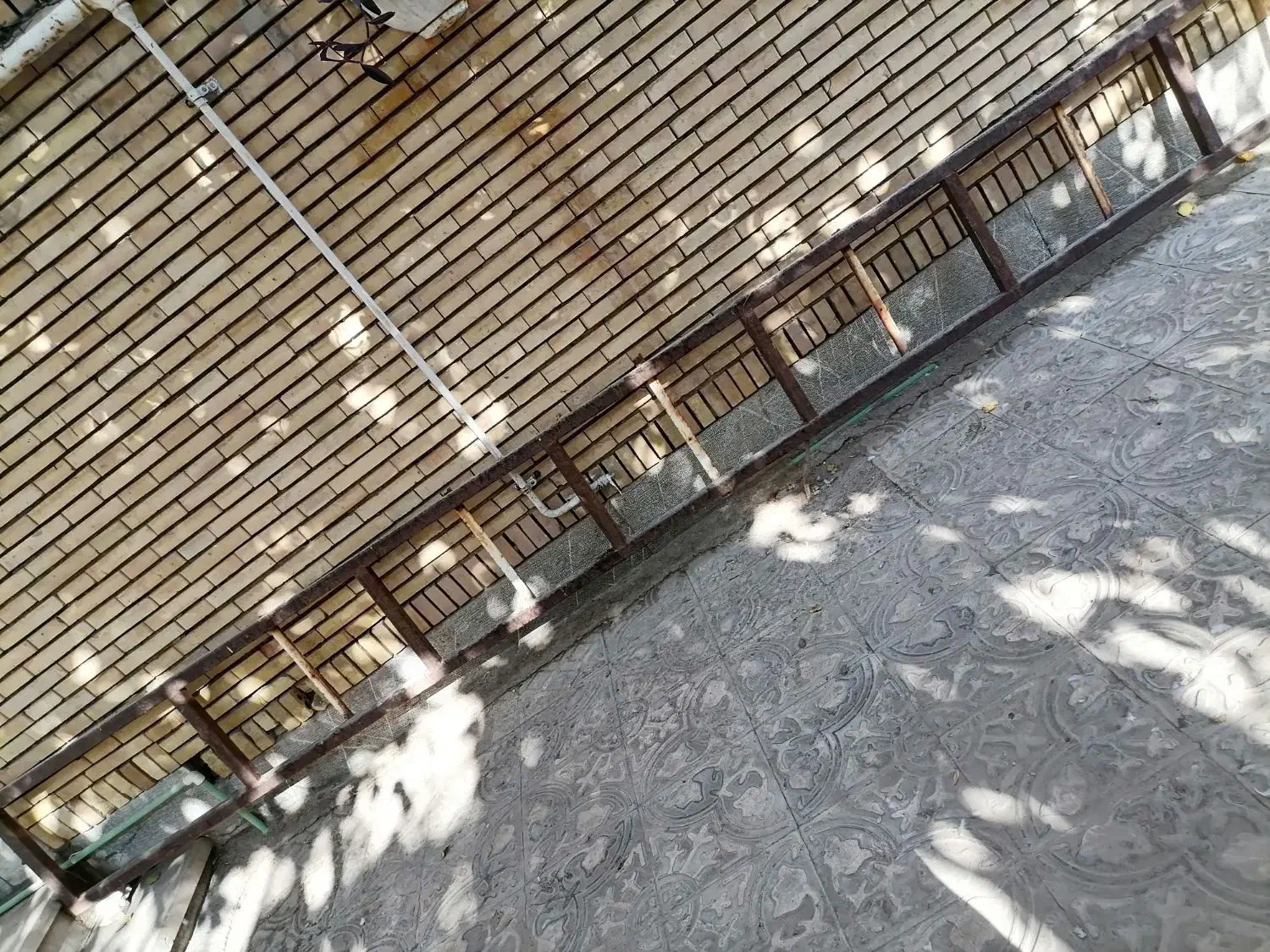 نردبان اهنی و دریچه کولر|ابزارآلات|کرمان, |دیوار