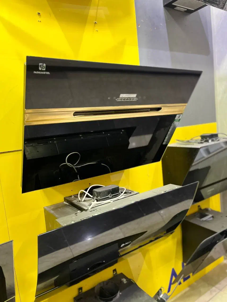 هود مورب حراج|هود|اصفهان, سرچشمه|دیوار