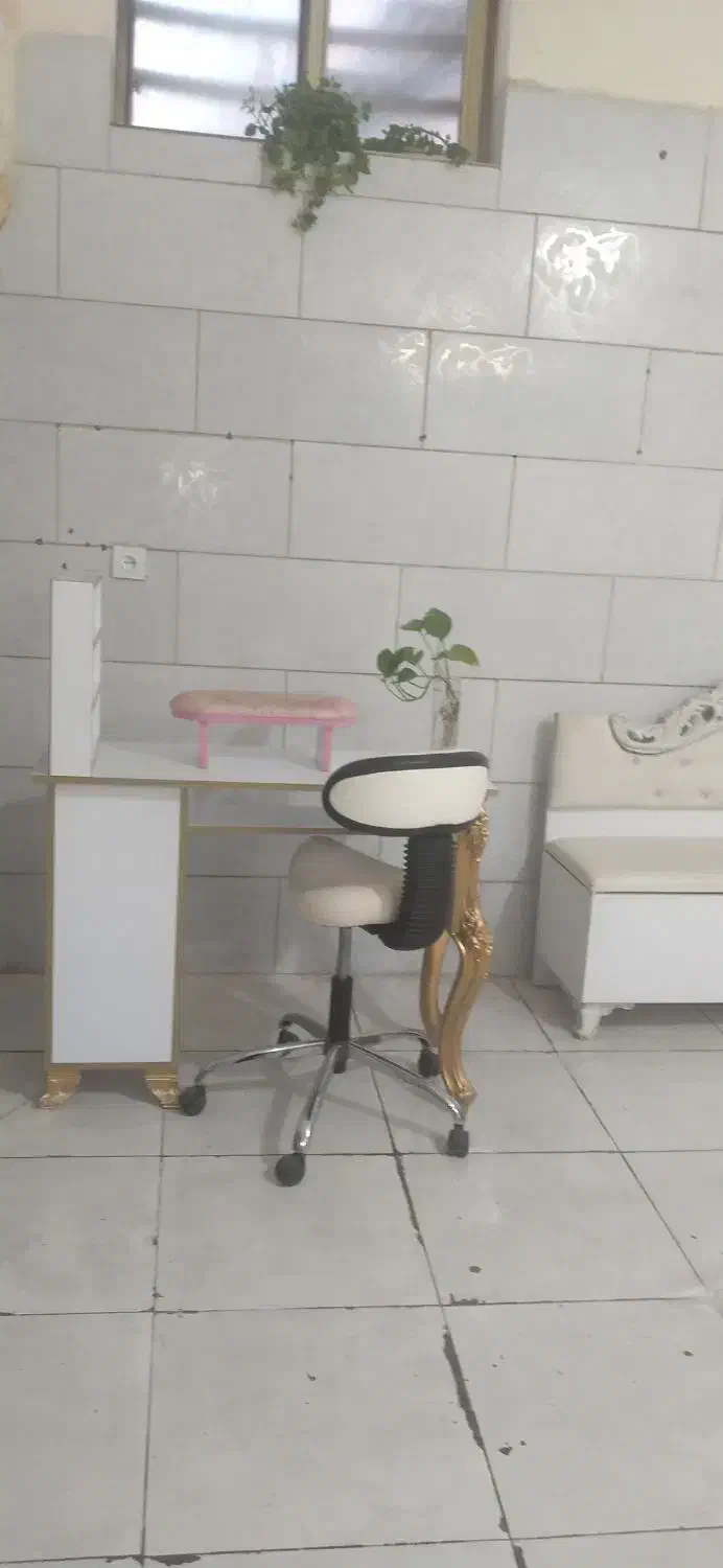 اجاره لاین ناخن وفشیال پوست نبش حکیم 5|اجارهٔ کوتاهمدت دفتر کار و فضای آموزشی|کرمان, |دیوار