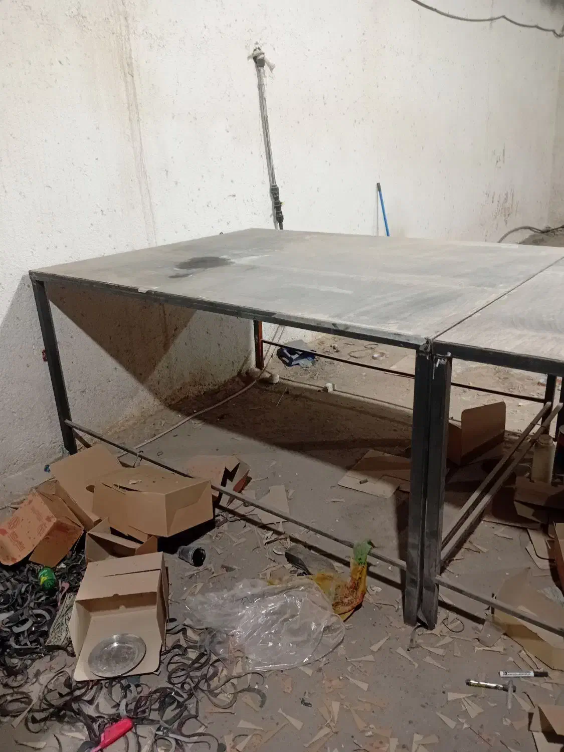 فروش ۲ عدد میز آهنی در ابعاد ۱/۵ *۲ به ارتفا۱/۲۰|دفتر کار|قم, قلعه صدری|دیوار