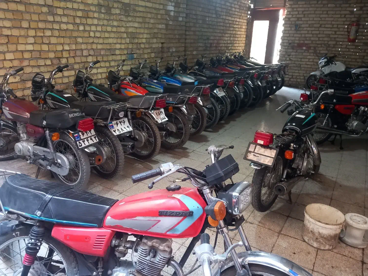 موتور۸۲|موتورسیکلت|کاشان, کارگر|دیوار