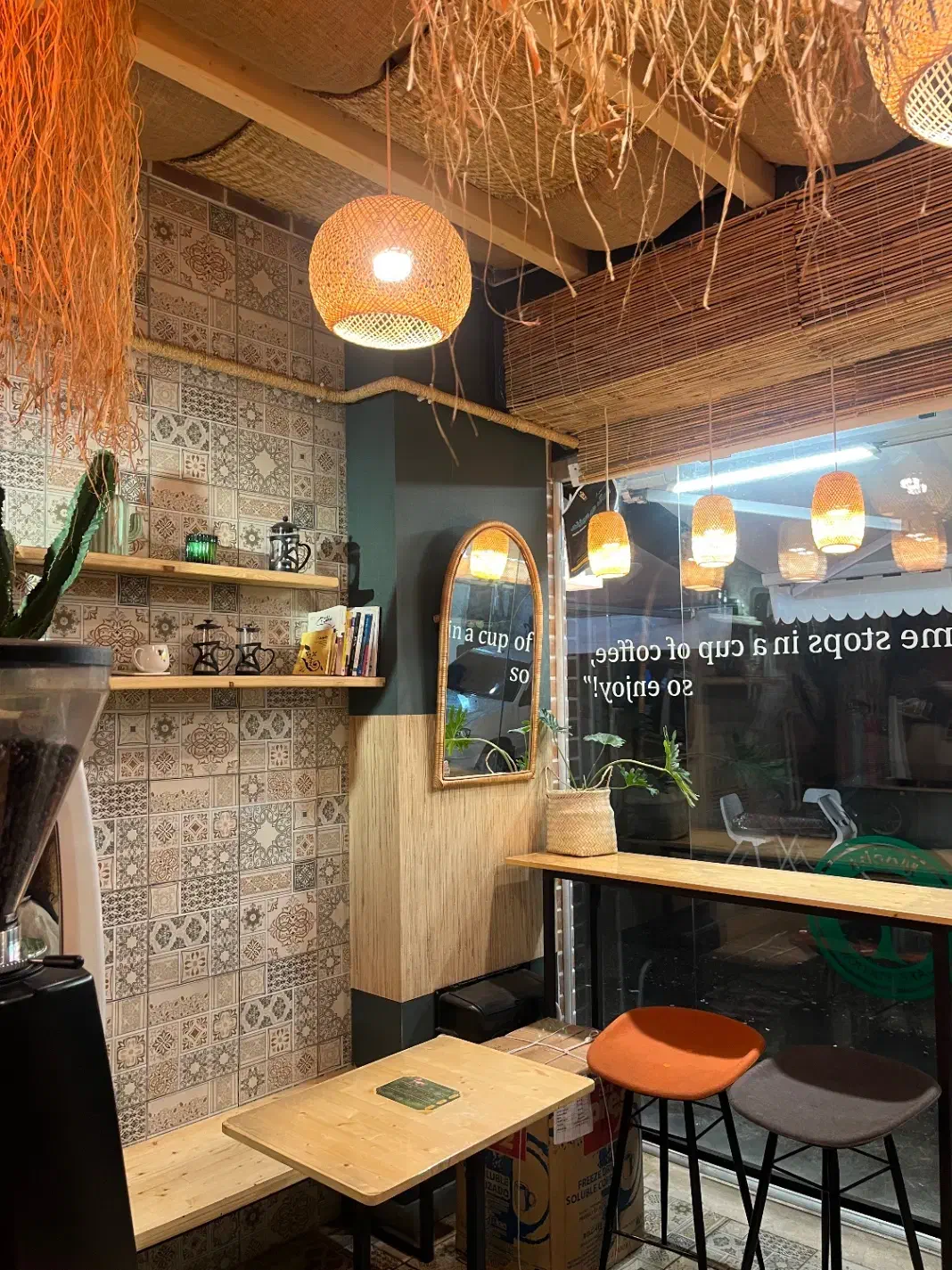 ملزومات کافه|کافی‌شاپ و رستوران|رشت, چله خانه|دیوار