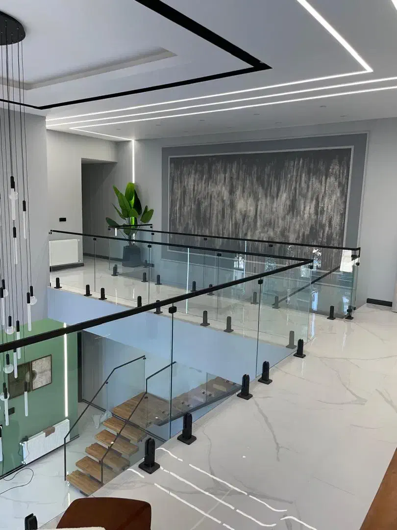 طراحی و اجرا شیشه سکوریت پارتیشن هندریل بالکنی|خدمات پیشه و مهارت|کرج, گوهردشت|دیوار