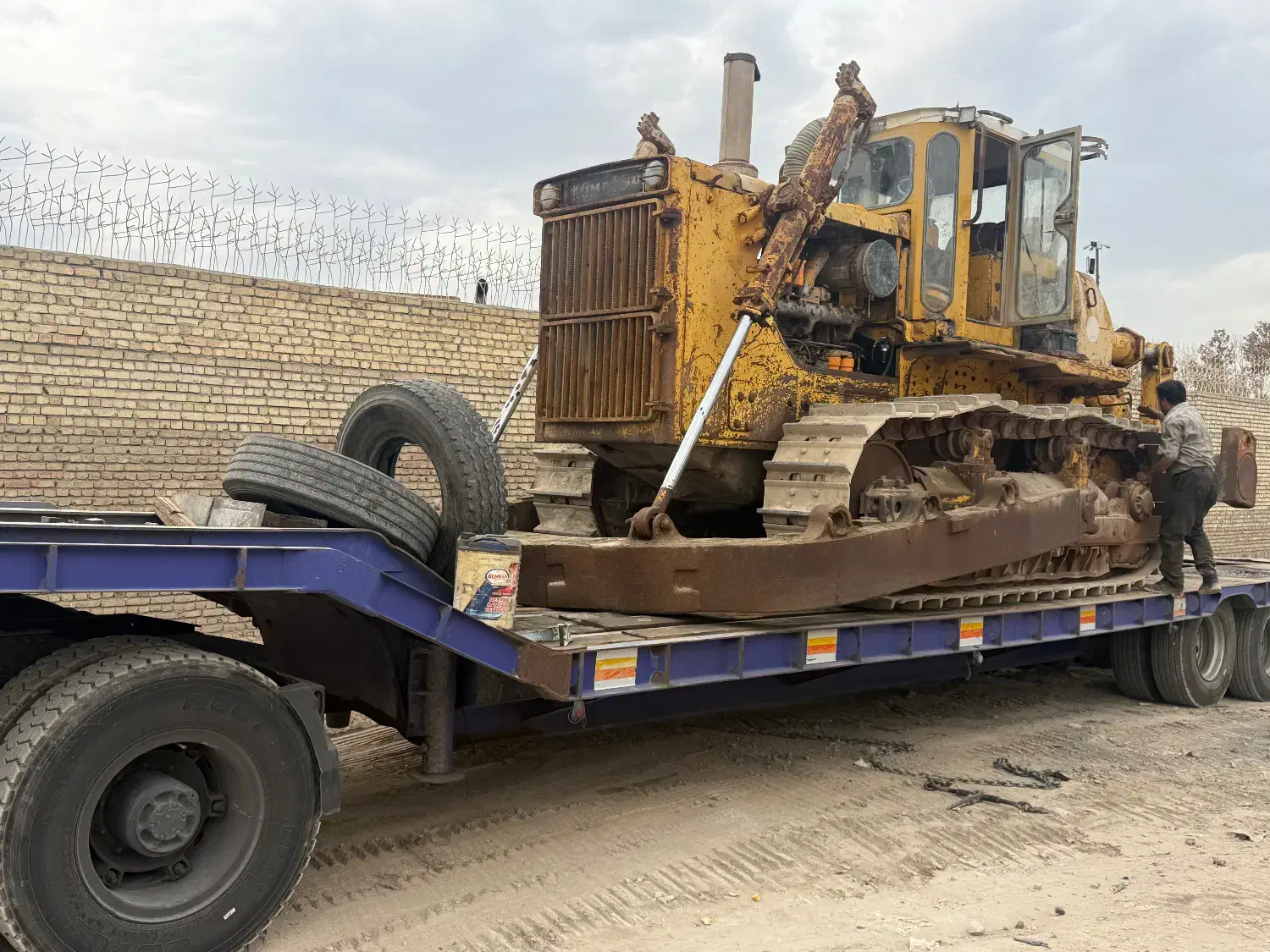 اجاره بلدوزر ۱۵۵ و ۳۵۵|خدمات حمل و نقل|اصفهان, کوی شهید کشوری|دیوار