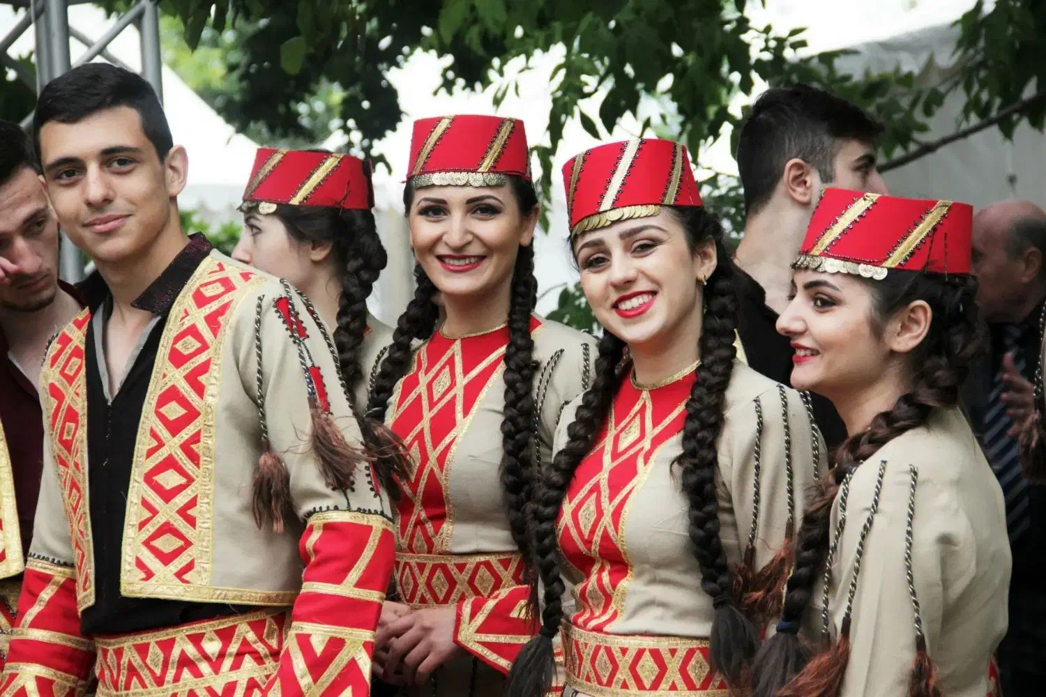 اقامت اسان در کشور جوان پسند ارمنستان|تور و چارتر|شیراز, بعثت|دیوار