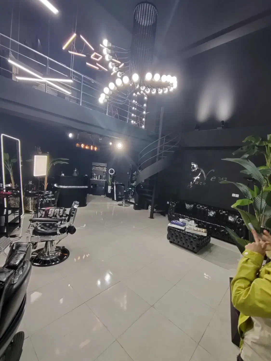 آرایشگر حرفه ای جوان نیازمندیم|استخدام درمانی، زیبایی، بهداشتی|فردیس, شهرک ناز|دیوار