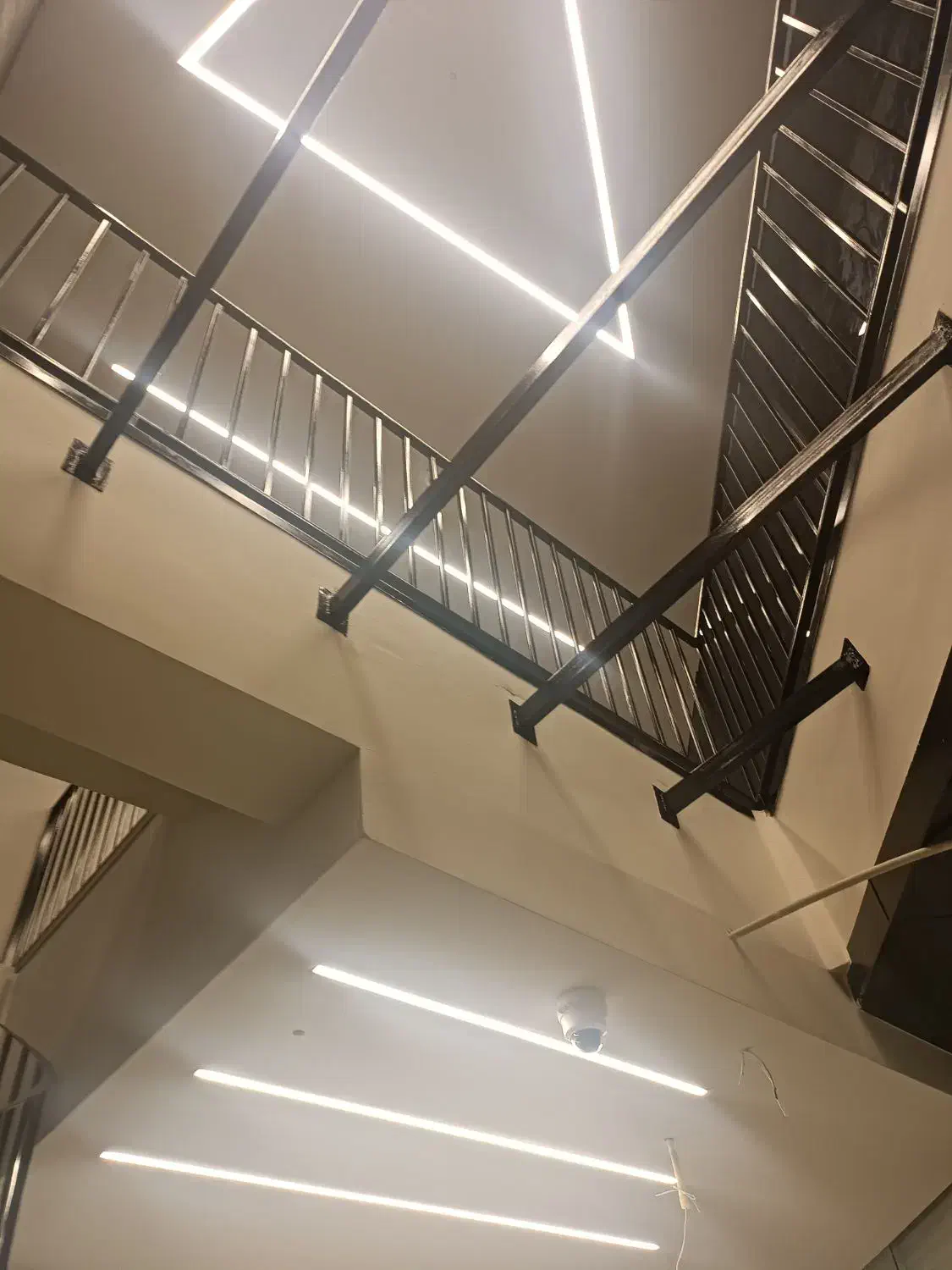 اجاره مغازه تجاری هسا ۸۵متری ۳طبقه|اجارهٔ مغازه و غرفه|پرند, فاز ۶|دیوار