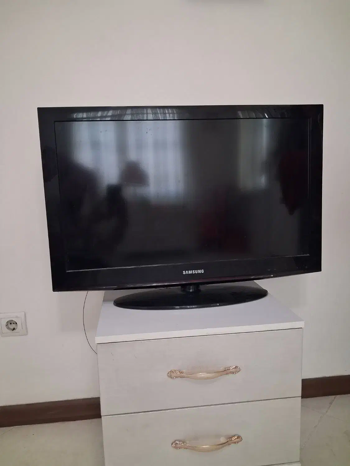 تلویزیون ال سی دی ۳۲ اینچ سامسونگ|تلویزیون و پروژکتور|پرند, فاز ۳|دیوار