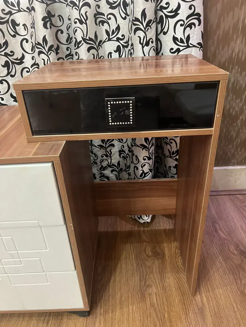 میز آرایشی در حد نو|جاکفشی، کمد، دراور|شیراز, گویم|دیوار