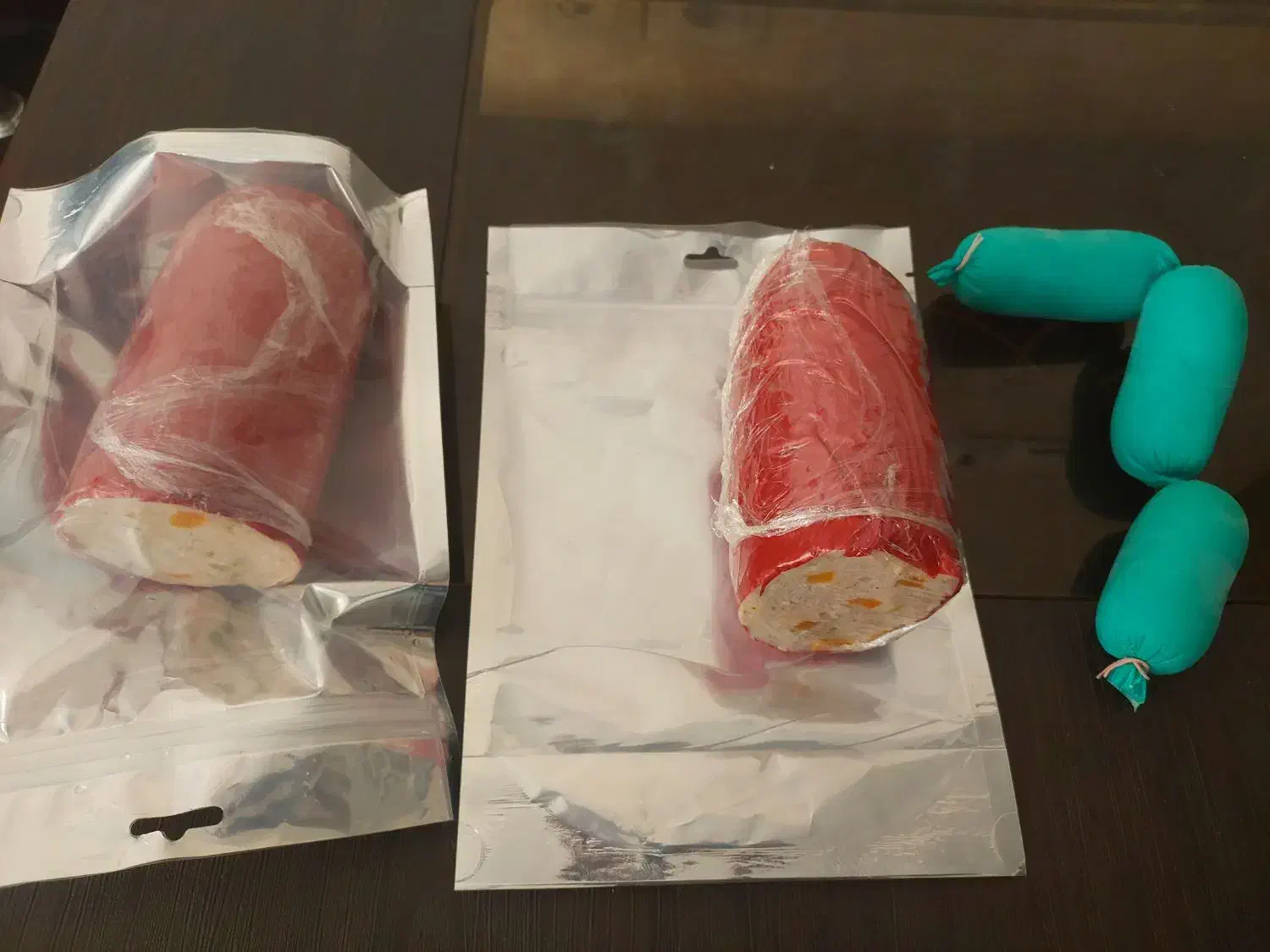 سوسیس کالباس خانگی مرغ و بوقلمون با ارسال رایگان|خوردنی و آشامیدنی|شیراز, درکی|دیوار