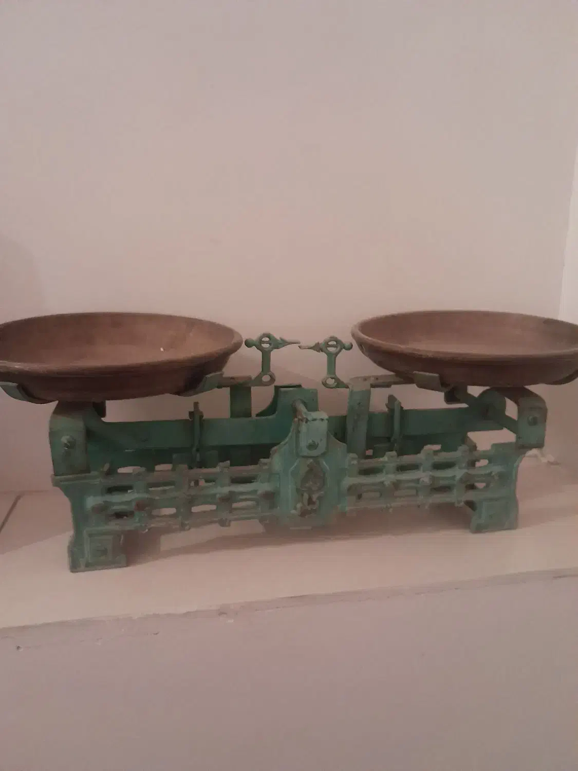 ترازو برنجی قدیمی|کلکسیون اشیاء عتیقه|مشکین‌دشت, |دیوار