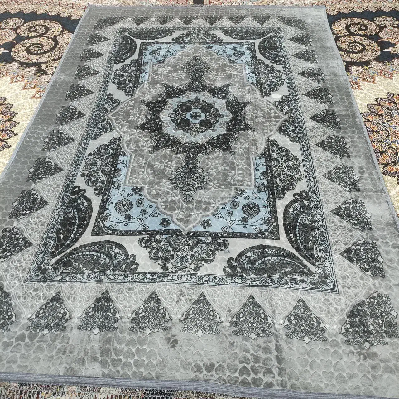 پتو فرش ابریشمی|روفرشی|مشهد, عیدگاه|دیوار