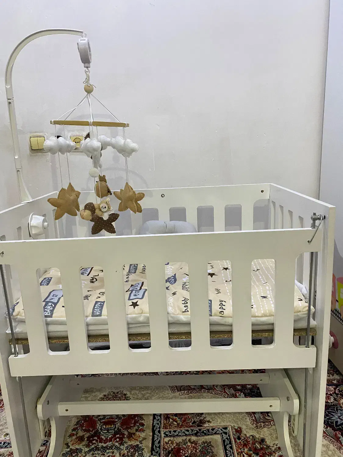 تخت کنار مادر با آویز|تخت و صندلی بچه|دزفول, |دیوار