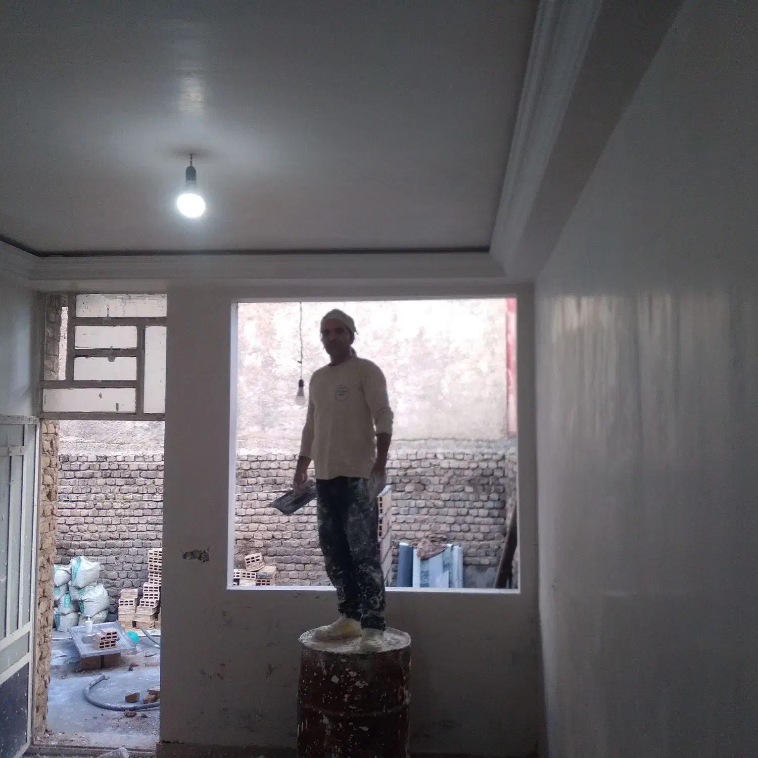 سفیدکاری  زیر کار لکه گیری حتی ۲ متر|خدمات پیشه و مهارت|خرم‌آباد, |دیوار