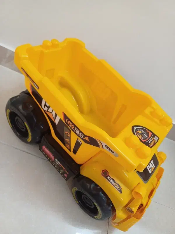 کامیون بزرگ CAT به ابعاد ۳۲ در ۶۰   نو نو|اسباب‌‌بازی|اسلام‌شهر, شهرک قائمیه|دیوار