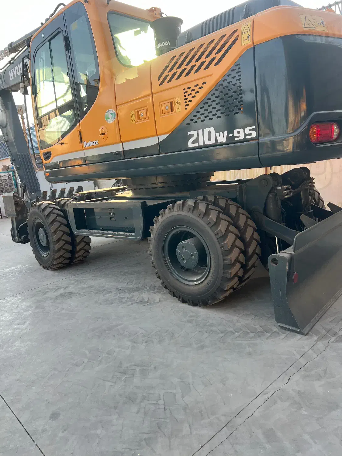 فروش بیل ۲۱۰ چرخ لاستیکی هیوندا صفر خشک مدل ۲۰۲۳|خودرو سنگین|تهران, زعفرانیه|دیوار