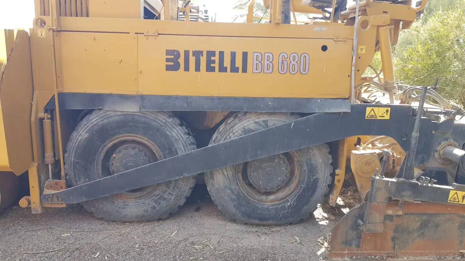 وسایل فینیشر آسفالت ، لودر ، تریلی|ماشین‌آلات صنعتی|سردشت, |دیوار