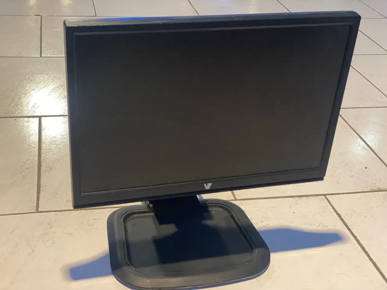 مانیتور ۱۹ اینچ v7|قطعات و لوازم جانبی رایانه|ارومیه, |دیوار