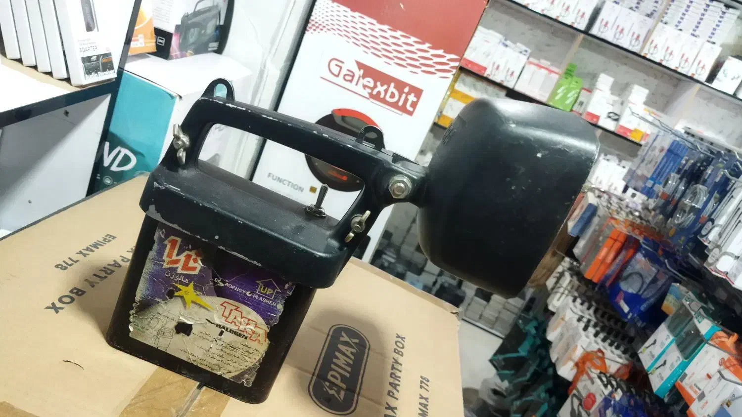 چراغ قوه قدیمی نگهبانی|کوهنوردی و کمپینگ|ایذه, |دیوار