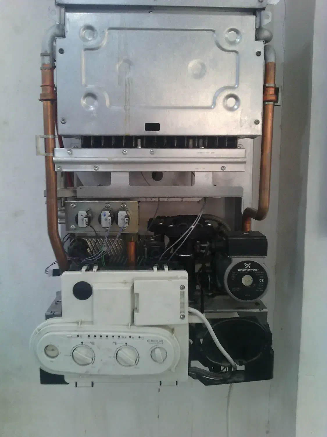 نصب و تعمیرات|خدمات پیشه و مهارت|هشتگرد, شهرک راه آهن|دیوار