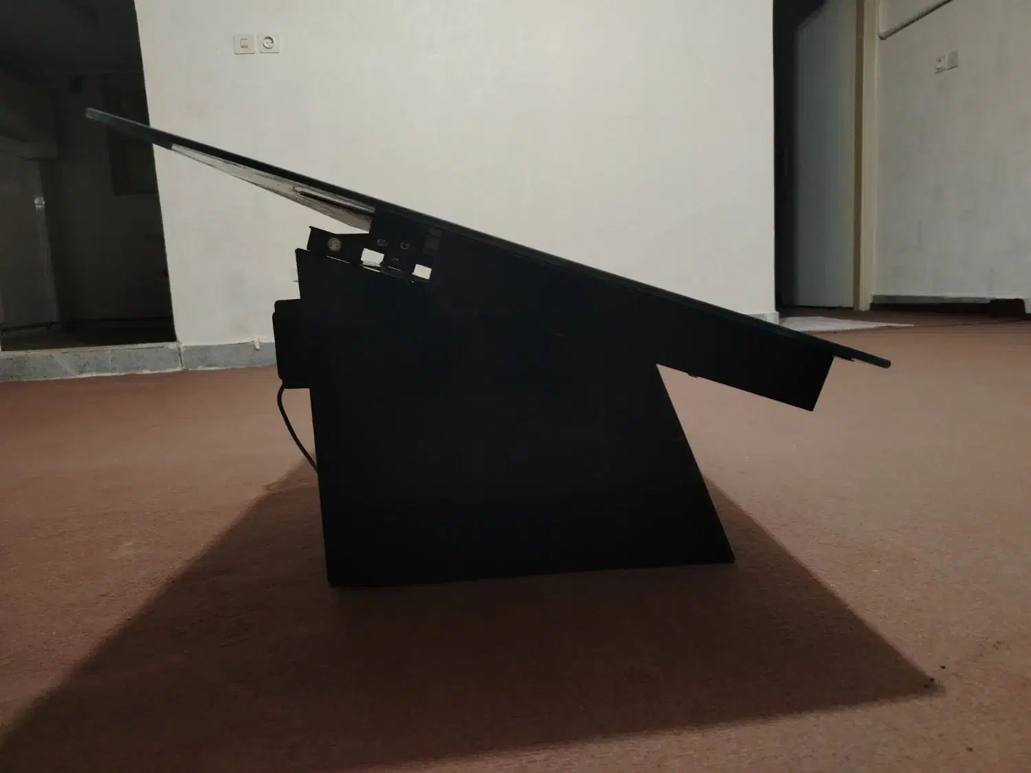 هود لمسی البرز|هود|ری, شهادت|دیوار